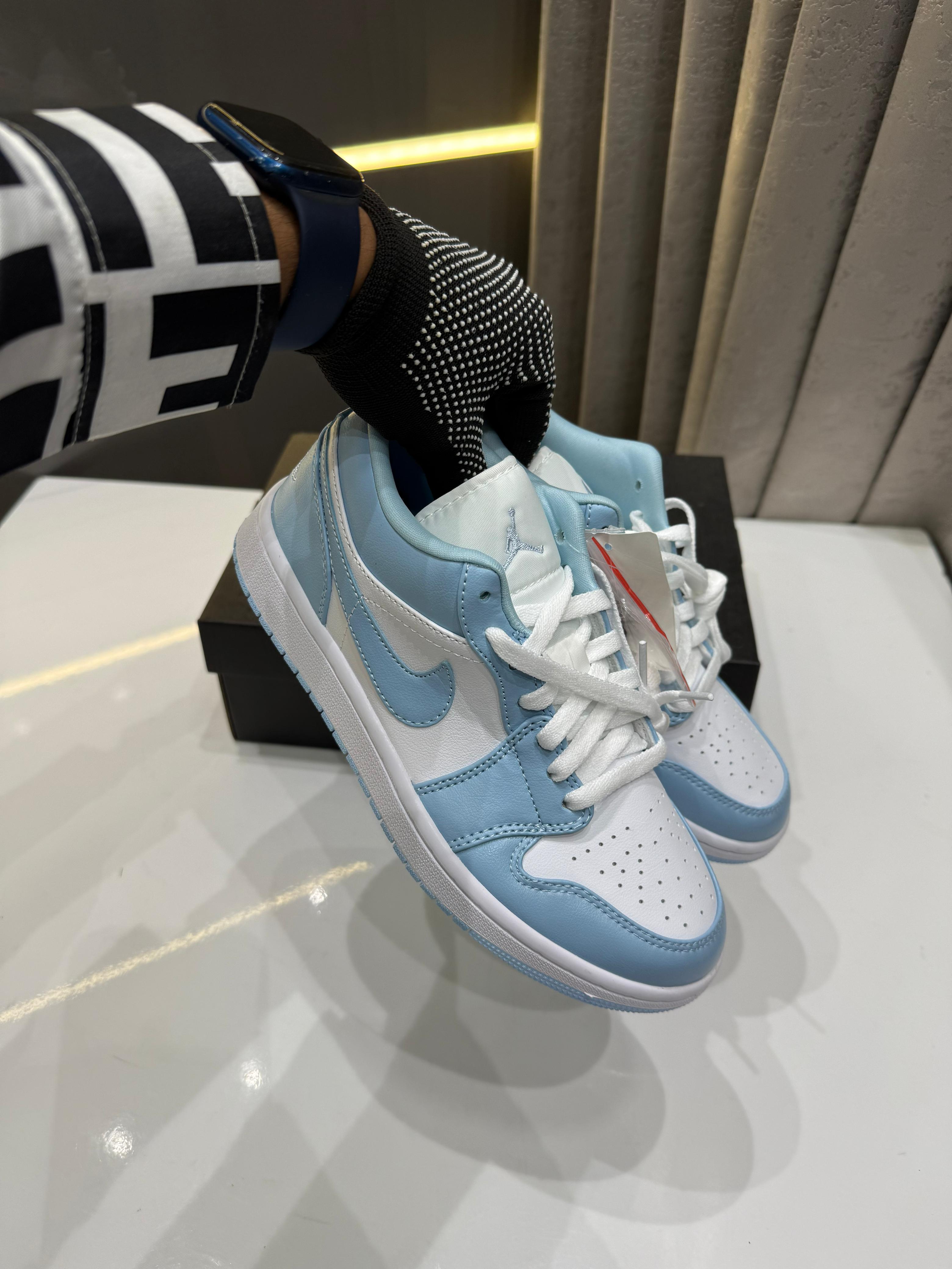 AIR JORDAN 1 LOW ICE BLUE
