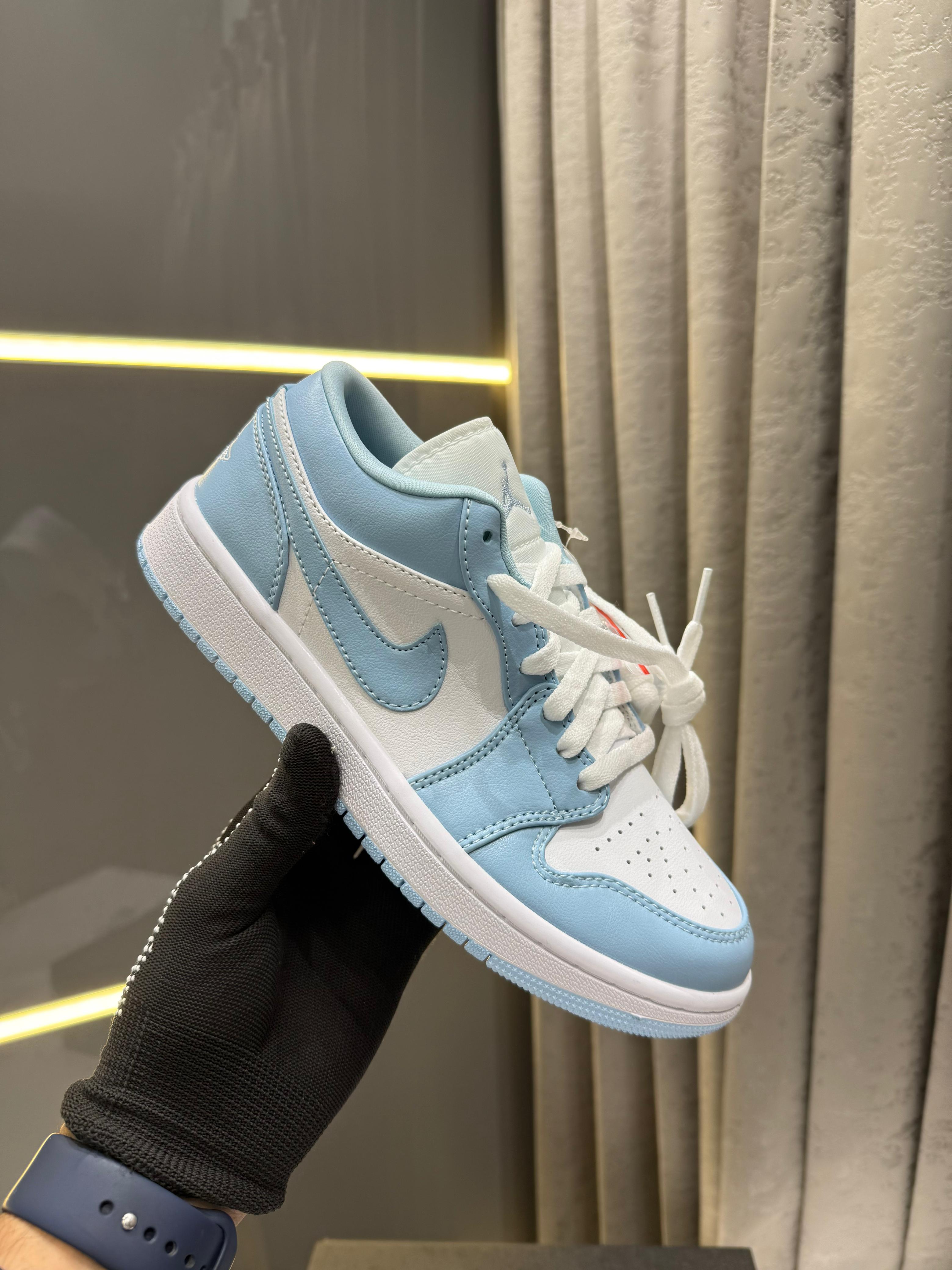 AIR JORDAN 1 LOW ICE BLUE