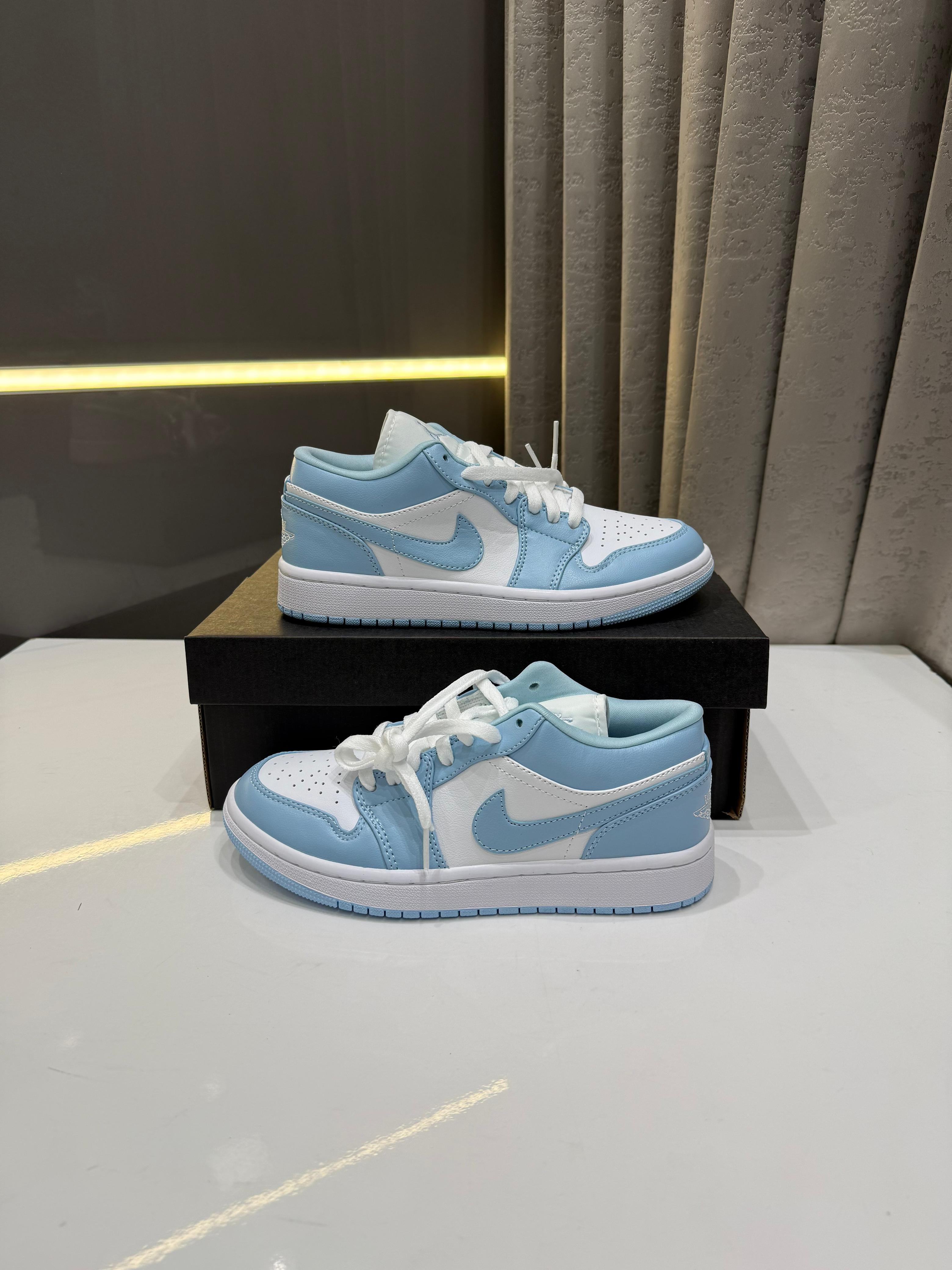 AIR JORDAN 1 LOW ICE BLUE