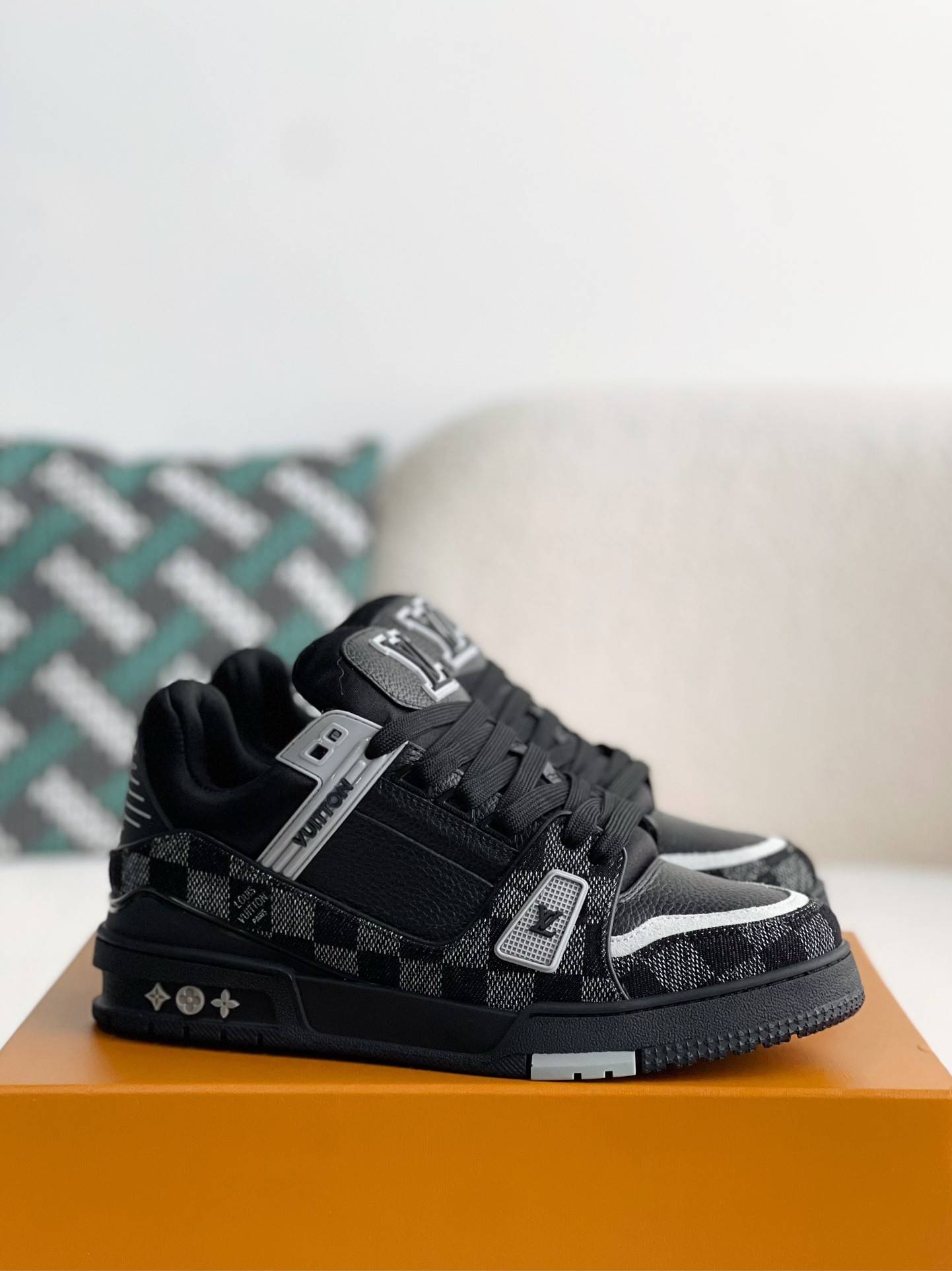 LOUIS VUITTON TRAINER DAMIER