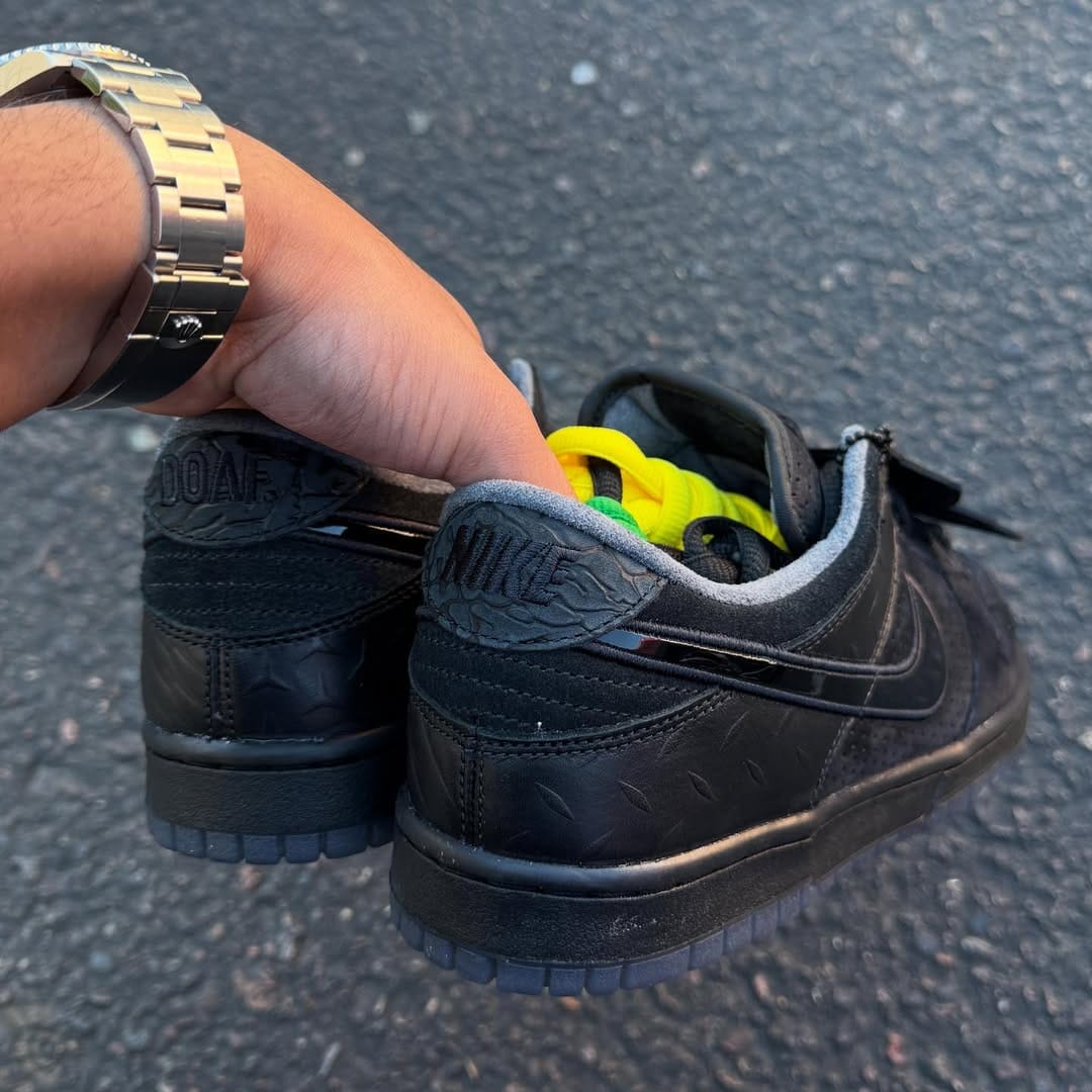 NIKE SB DUNK LOW "DUCK OF THE FEATHER BLACK UNIVERSITY"