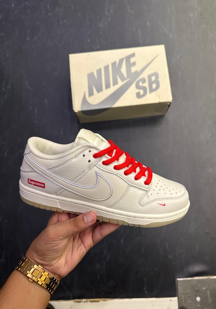 NIKE X SUPREME SB DUNK LOW