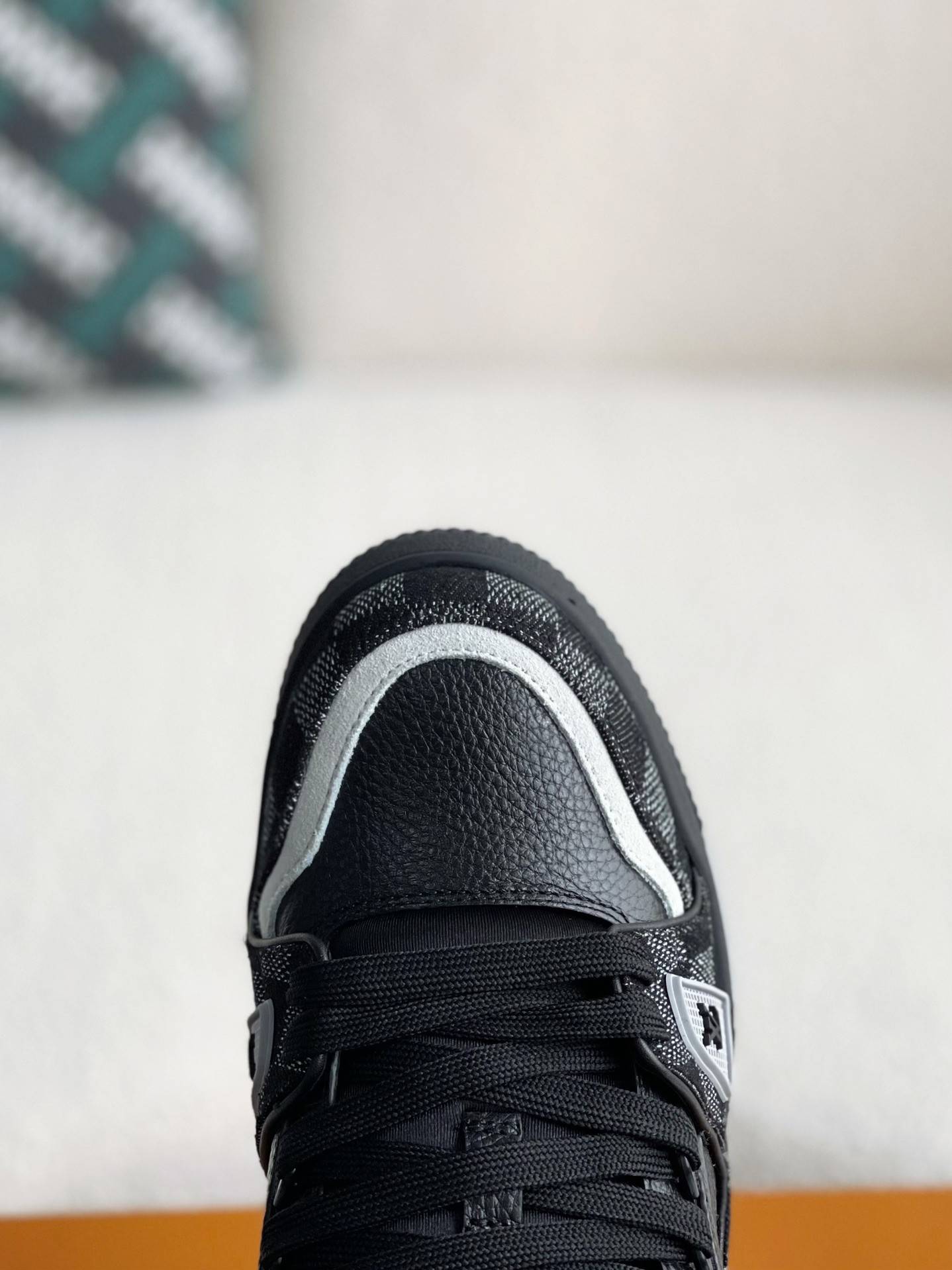 LOUIS VUITTON TRAINER DAMIER