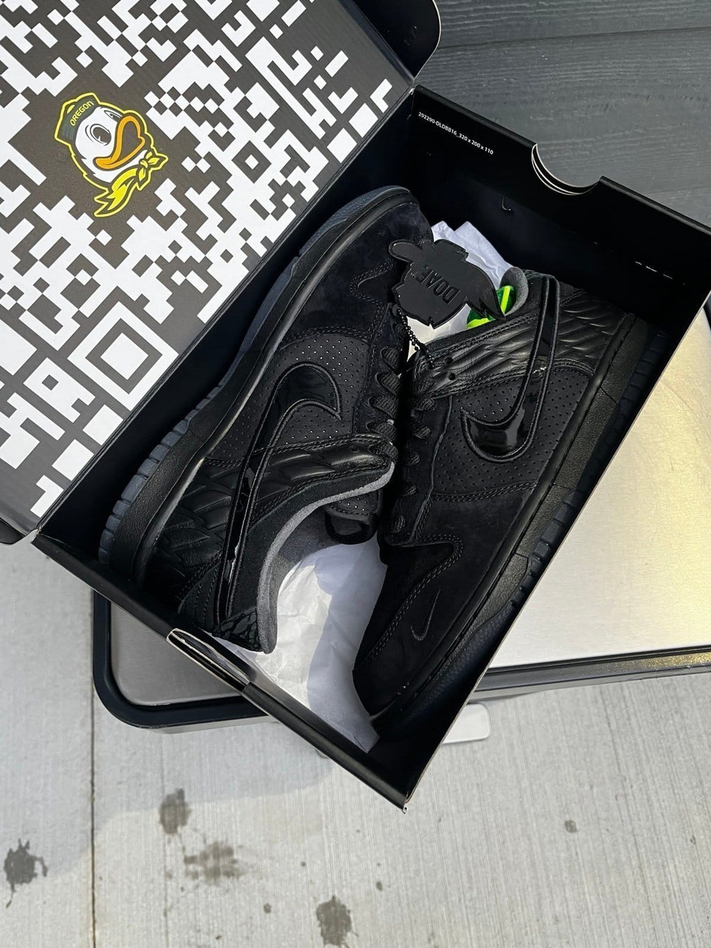 NIKE SB DUNK LOW "DUCK OF THE FEATHER BLACK UNIVERSITY"