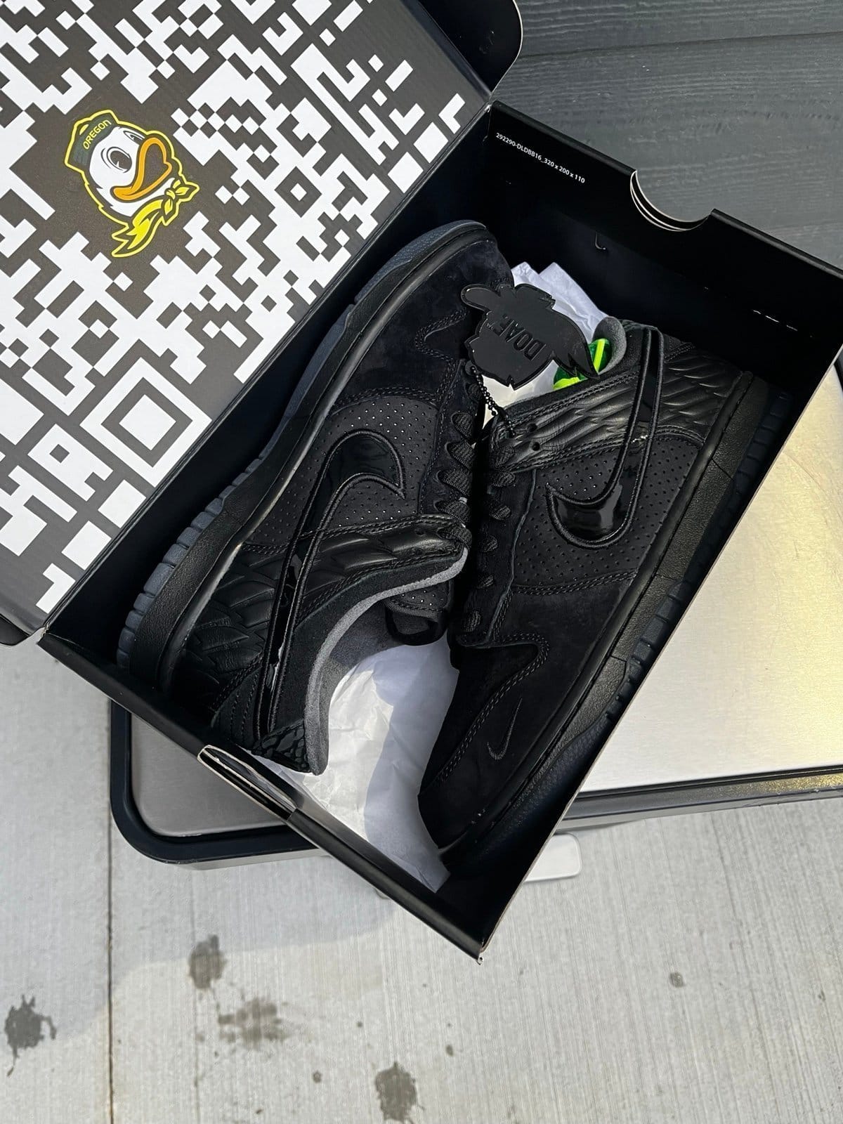NIKE SB DUNK LOW "DUCK OF THE FEATHER BLACK UNIVERSITY"
