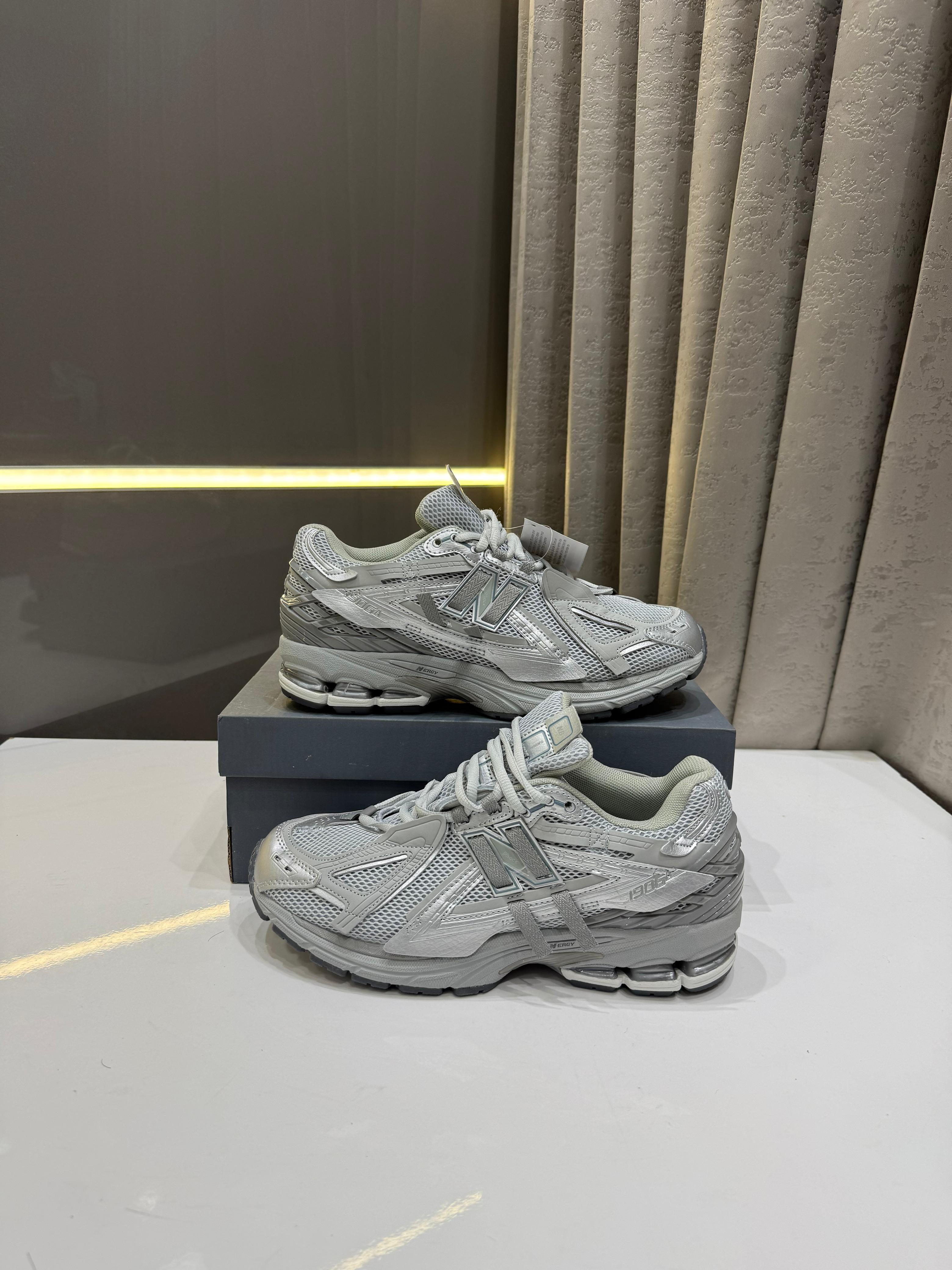 NEW BALANCE 1906A